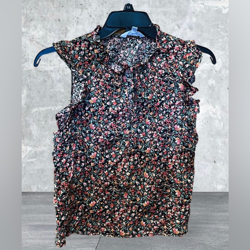 NWT BB Dakota Ditsy Top SZ M
